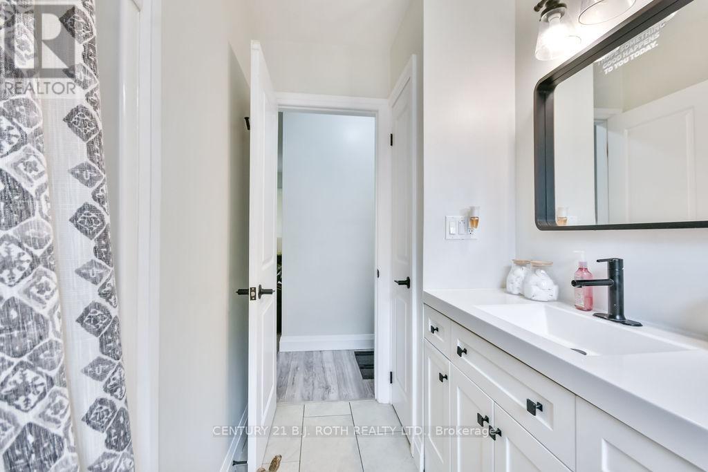 108 Nelson Street, Barrie, Ontario  L4M 4K7 - Photo 11 - S12153027