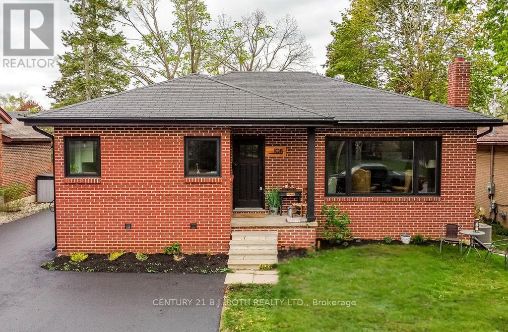 108 Nelson Street, Barrie, Ontario  L4M 4K7 - Photo 2 - S12153027