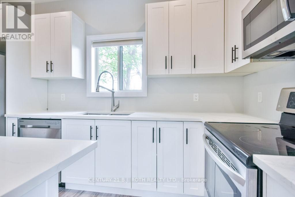 108 Nelson Street, Barrie, Ontario  L4M 4K7 - Photo 28 - S12153027