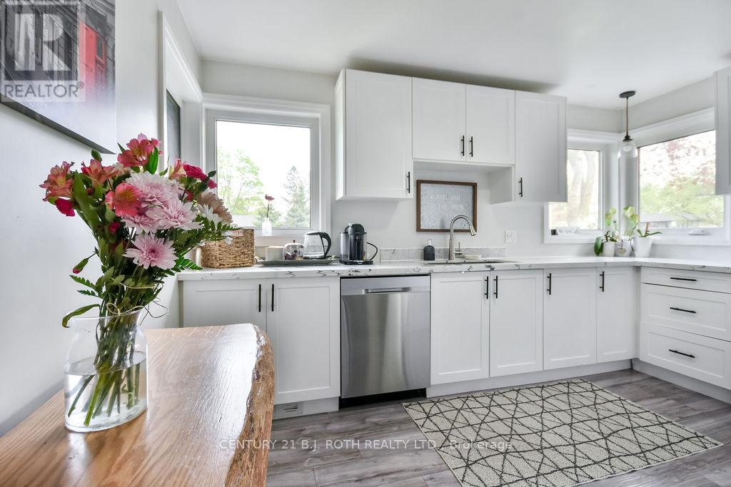 108 Nelson Street, Barrie, Ontario  L4M 4K7 - Photo 7 - S12153027
