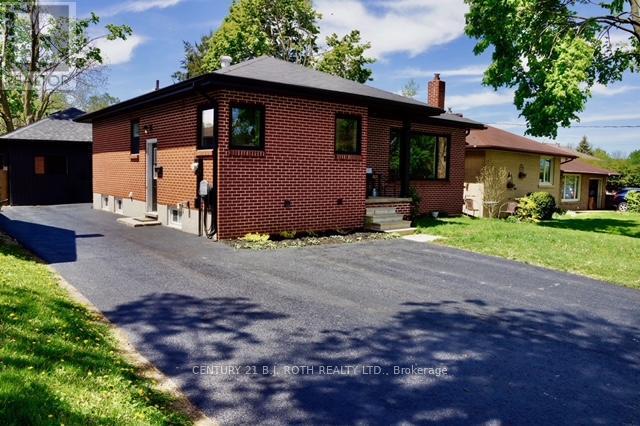 108 Nelson Street, Barrie, Ontario  L4M 4K7 - Photo 1 - S12153027