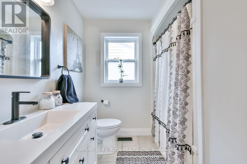 108 Nelson Street, Barrie, Ontario  L4M 4K7 - Photo 10 - S12153027