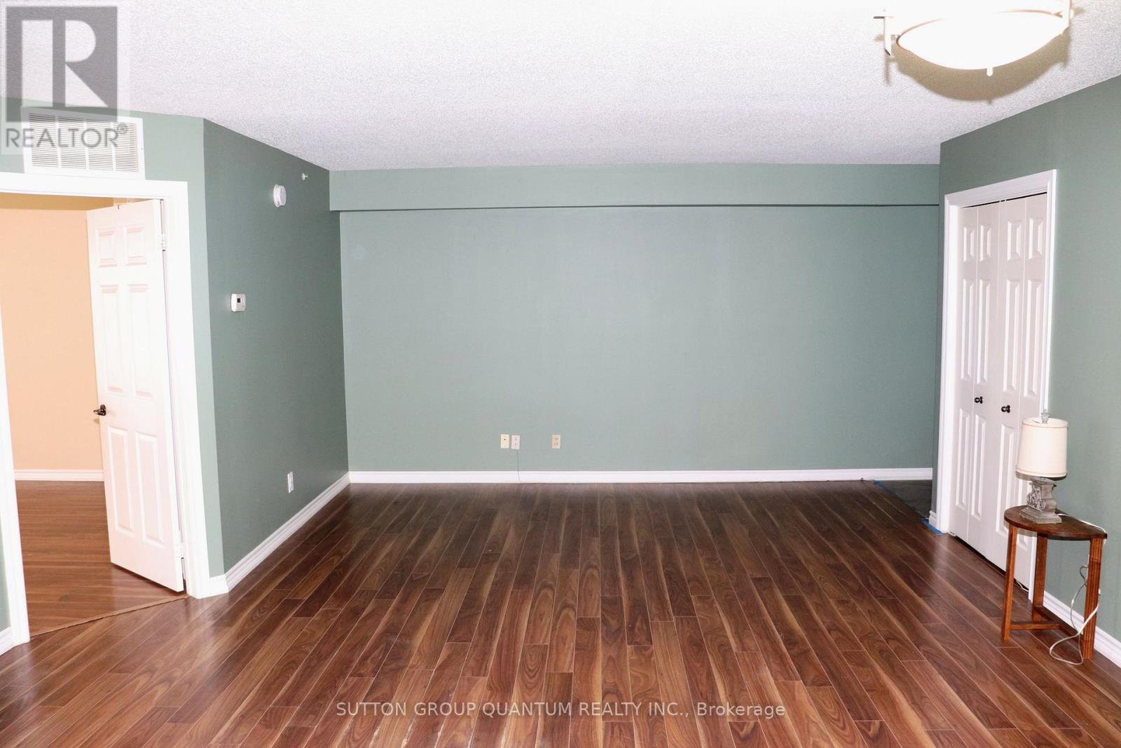301 - 4025 Kilmer Drive, Burlington, Ontario  L7M 4M5 - Photo 3 - W12182061
