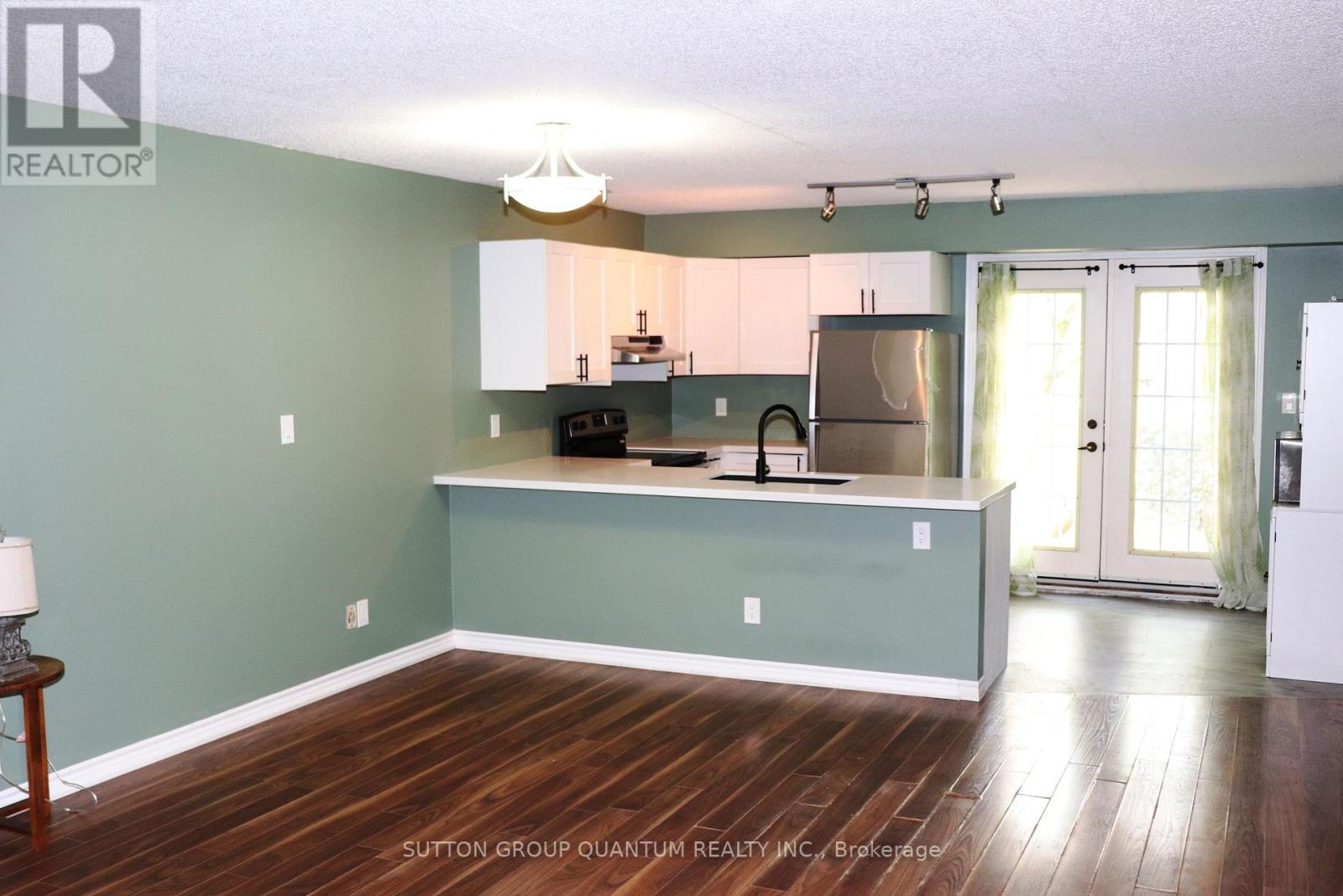 301 - 4025 Kilmer Drive, Burlington, Ontario  L7M 4M5 - Photo 5 - W12182061