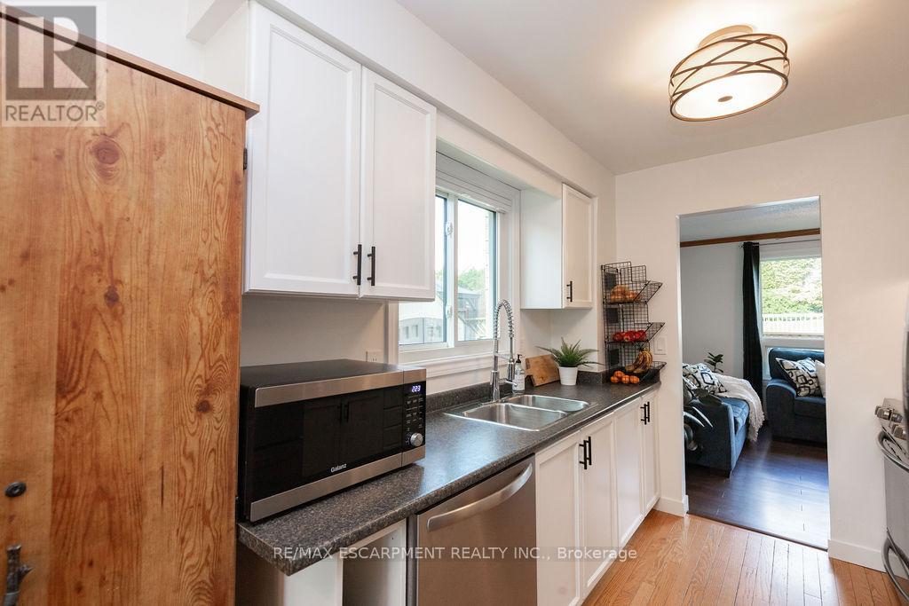 54 Merritt Crescent, Grimsby, Ontario  L3M 5B7 - Photo 20 - X12179318