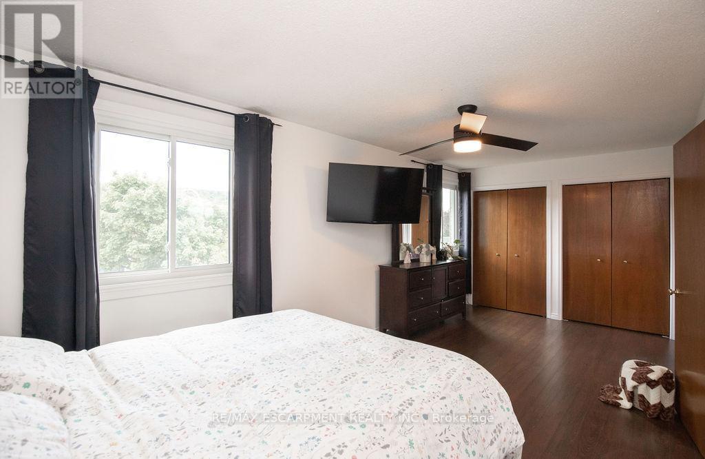 54 Merritt Crescent, Grimsby, Ontario  L3M 5B7 - Photo 33 - X12179318