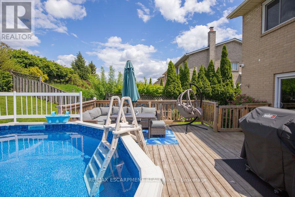 54 Merritt Crescent, Grimsby, Ontario  L3M 5B7 - Photo 9 - X12179318