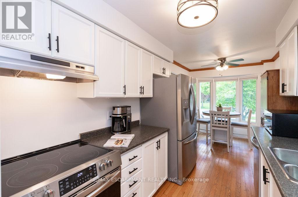 54 Merritt Crescent, Grimsby, Ontario  L3M 5B7 - Photo 21 - X12179318