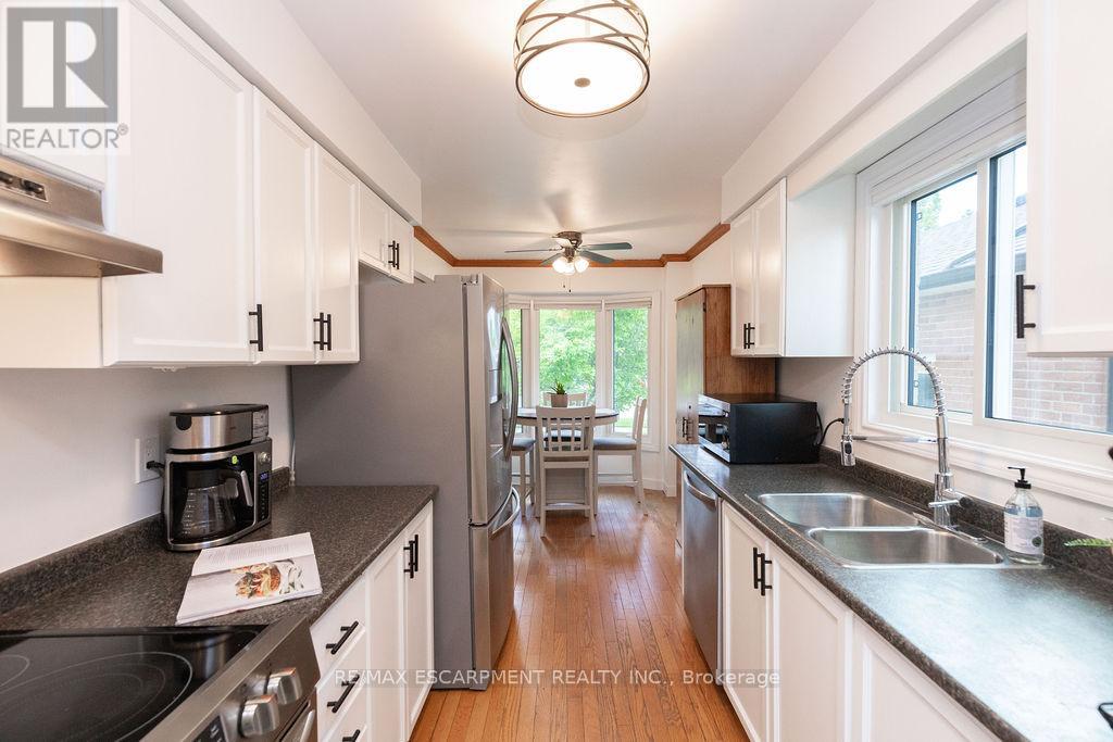 54 Merritt Crescent, Grimsby, Ontario  L3M 5B7 - Photo 22 - X12179318