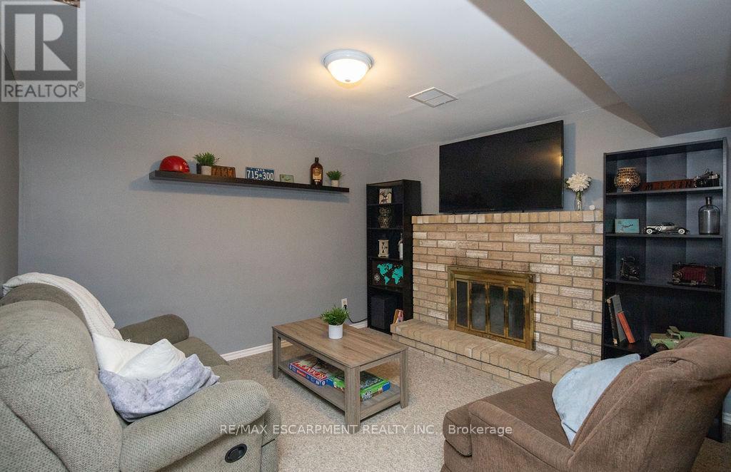 54 Merritt Crescent, Grimsby, Ontario  L3M 5B7 - Photo 42 - X12179318