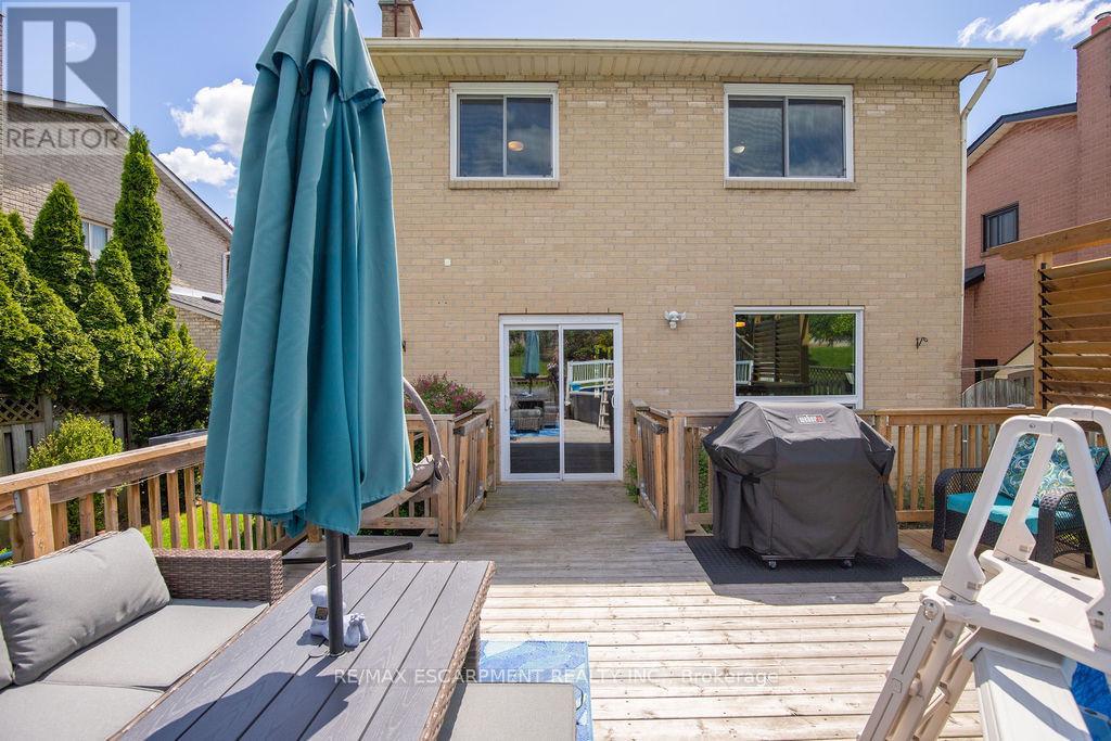 54 Merritt Crescent, Grimsby, Ontario  L3M 5B7 - Photo 7 - X12179318