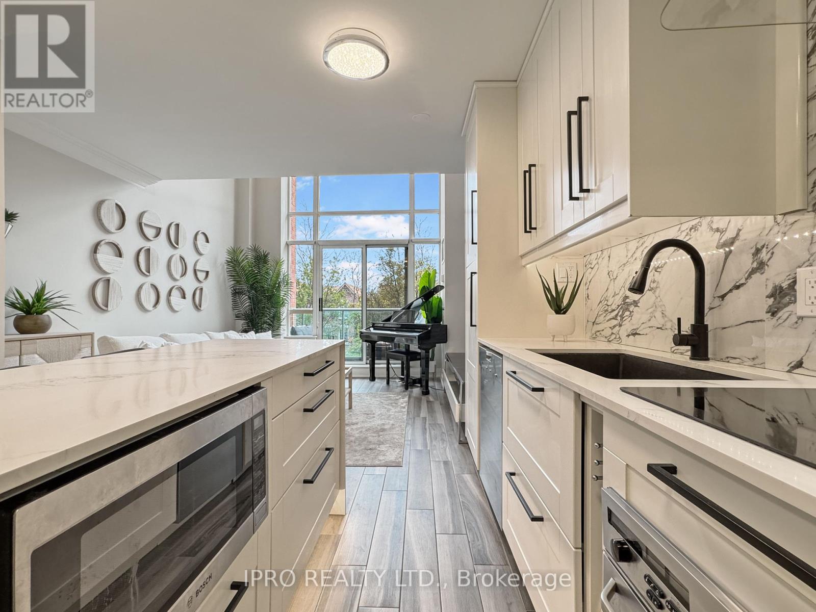 210 - 200 Manitoba Street, Toronto (Mimico), Ontario  M8Y 3Y9 - Photo 6 - W12109016