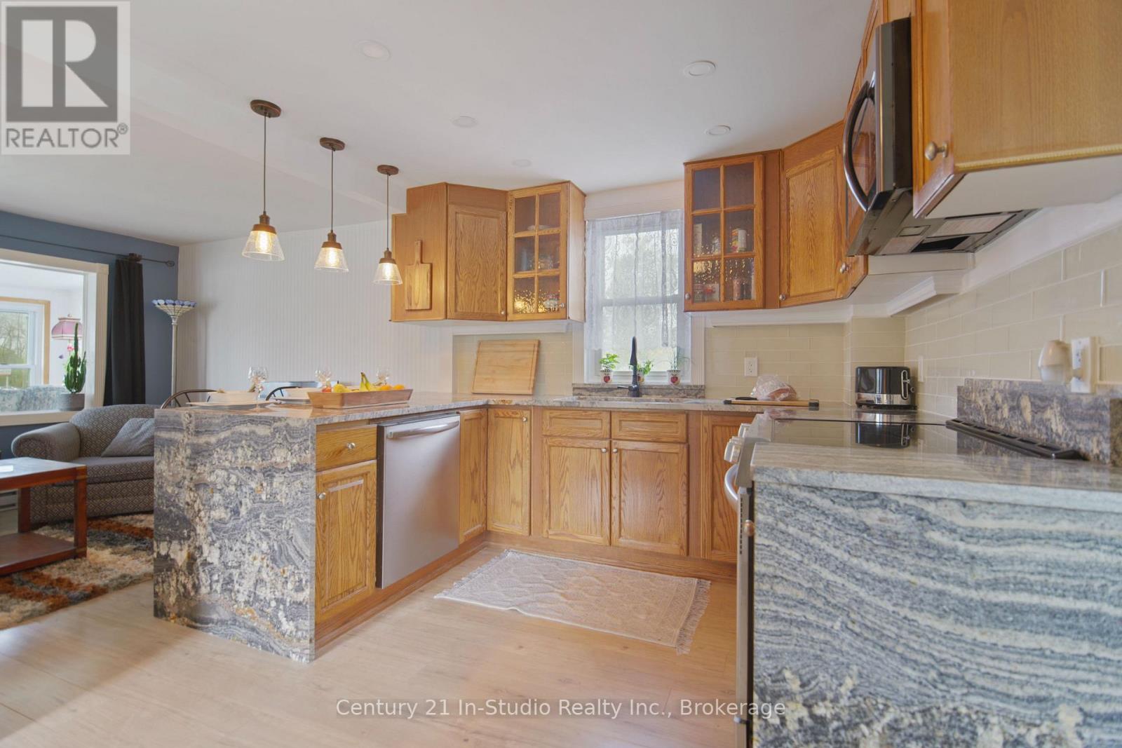 525 Mechanics Avenue, Kincardine, Ontario  N2Z 2E9 - Photo 8 - X12154533