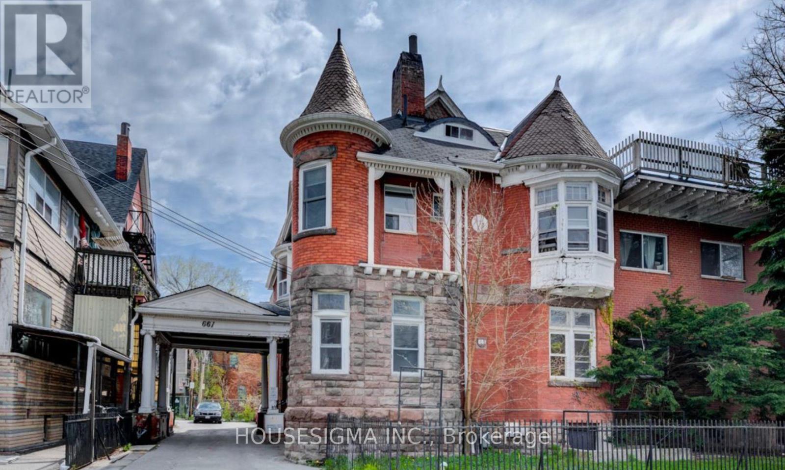 101 - 661 Huron Street, Toronto, Ontario  M5R 2R8 - Photo 1 - C12184816