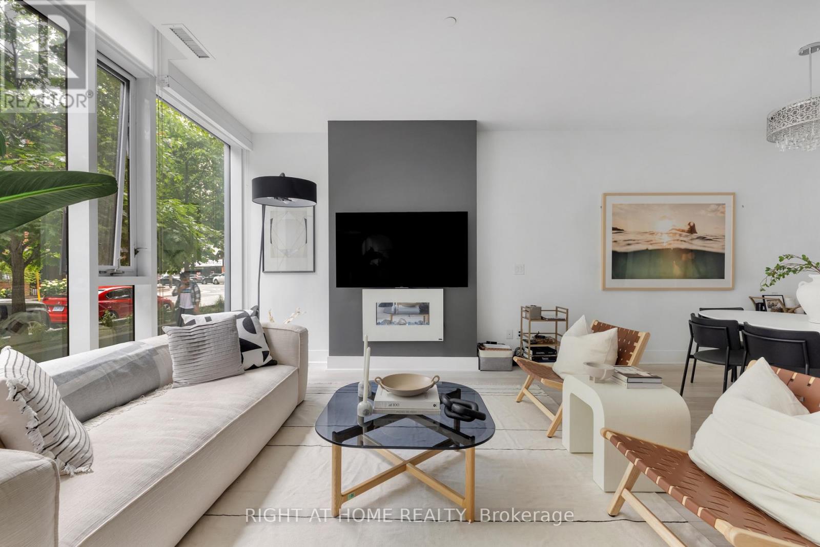 Th 101 - 32 Davenport Road, Toronto, Ontario  M5R 1H3 - Photo 1 - C12184938