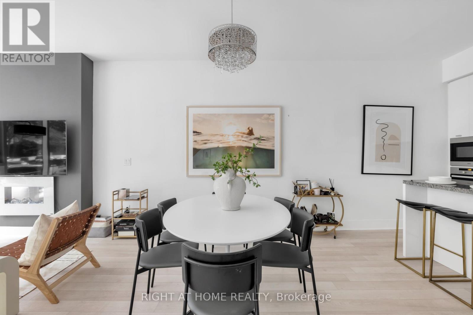 Th 101 - 32 Davenport Road, Toronto, Ontario  M5R 1H3 - Photo 10 - C12184938