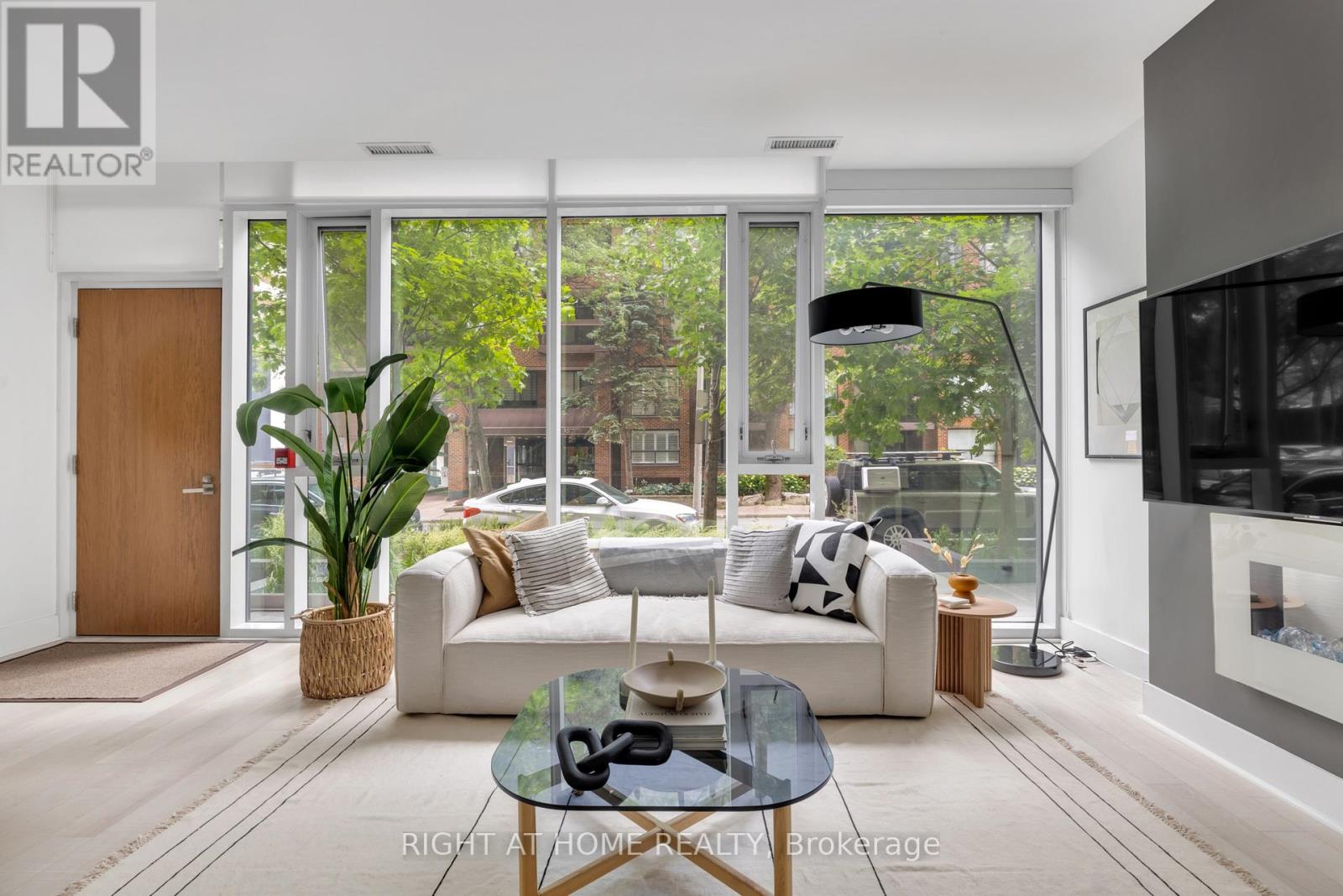 Th 101 - 32 Davenport Road, Toronto, Ontario  M5R 1H3 - Photo 13 - C12184938