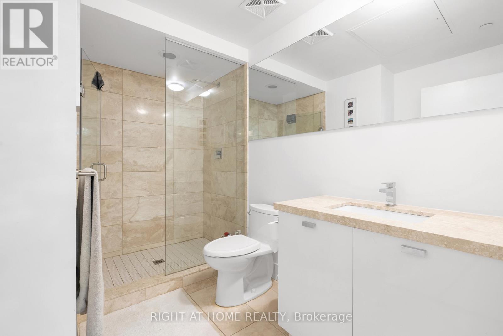 Th 101 - 32 Davenport Road, Toronto, Ontario  M5R 1H3 - Photo 5 - C12184938