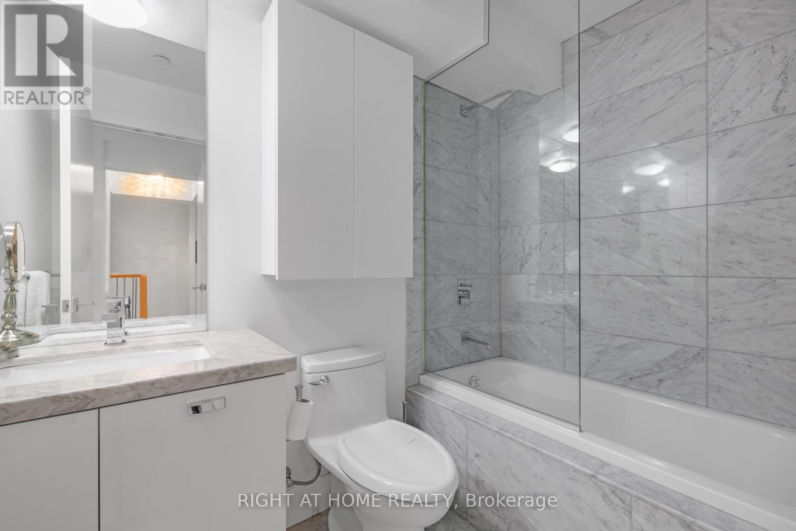 Th 101 - 32 Davenport Road, Toronto, Ontario  M5R 1H3 - Photo 7 - C12184938