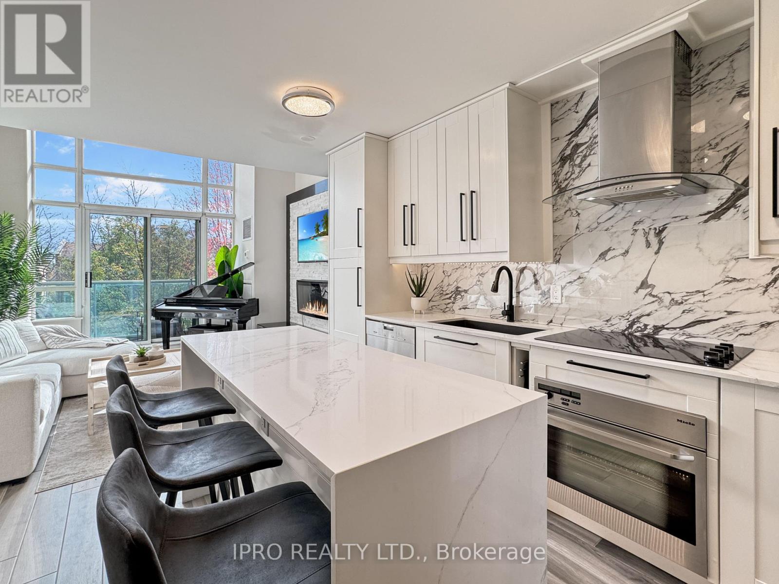 210 - 200 Manitoba Street, Toronto (Mimico), Ontario  M8Y 3Y9 - Photo 3 - W12109016