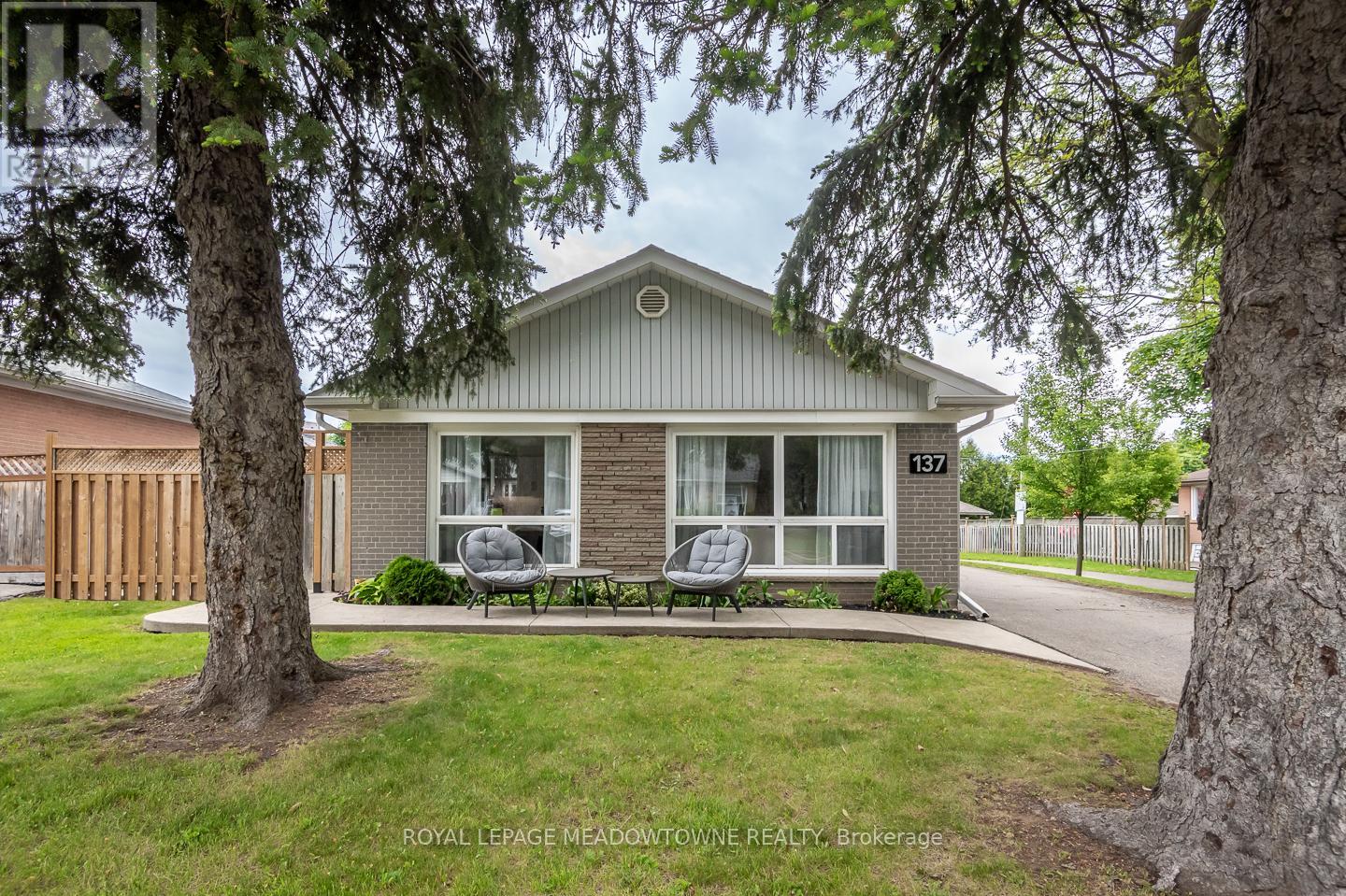 137 Wakefield Road, Milton, Ontario  L9T 2L7 - Photo 3 - W12168564