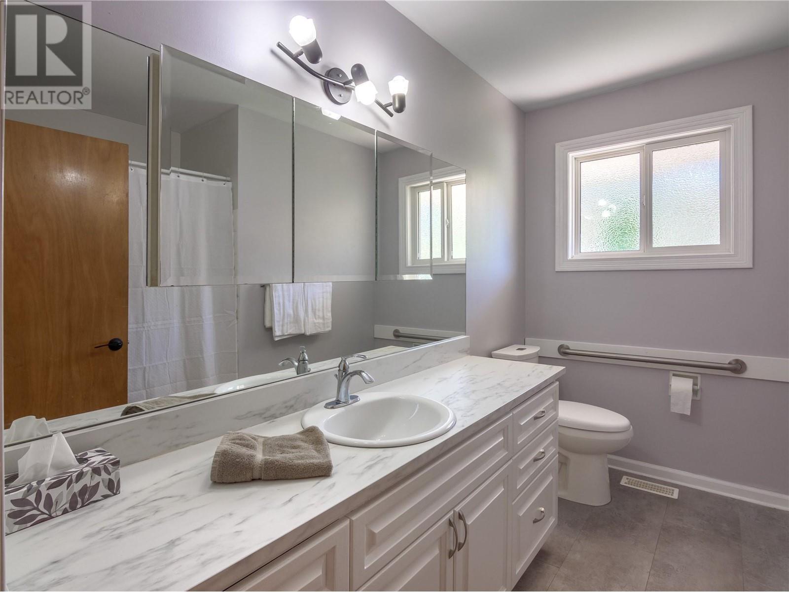 186 Mcpherson Crescent, Penticton, British Columbia  V2A 2N8 - Photo 11 - 10349814