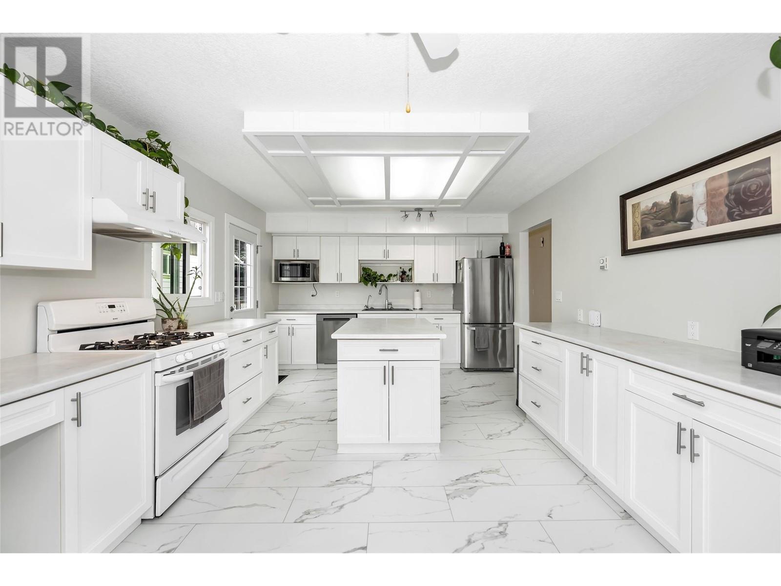 5844 Pleasant Valley Road, Vernon, British Columbia  V1B 3L6 - Photo 4 - 10349499