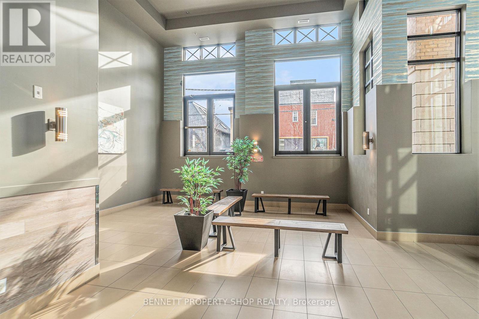 313 - 429 Kent Street, Ottawa, Ontario  K2P 1B5 - Photo 2 - X12160500