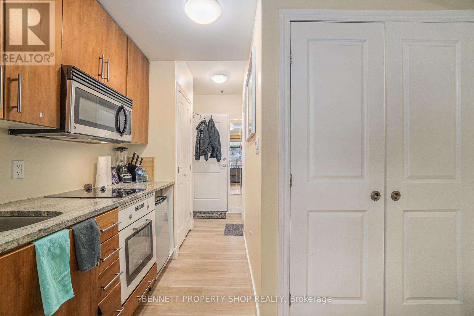 313 - 429 Kent Street, Ottawa, Ontario  K2P 1B5 - Photo 7 - X12160500