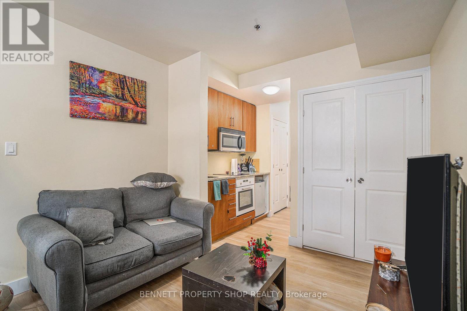 313 - 429 Kent Street, Ottawa, Ontario  K2P 1B5 - Photo 4 - X12160500