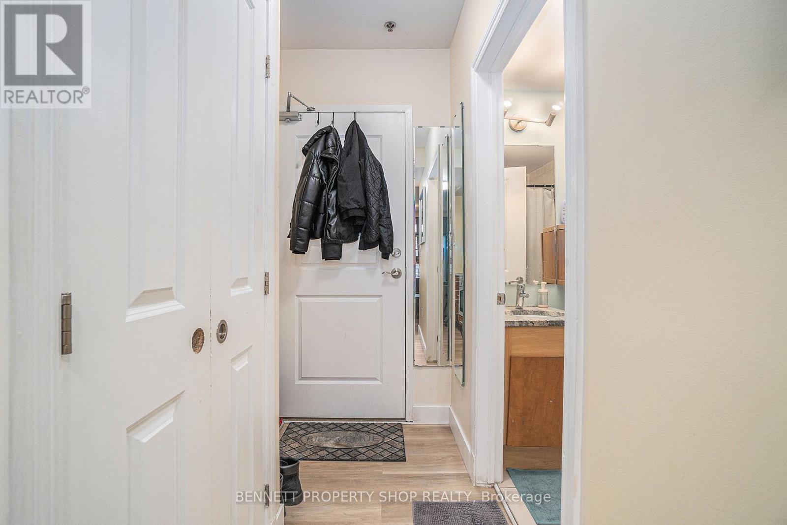 313 - 429 Kent Street, Ottawa, Ontario  K2P 1B5 - Photo 3 - X12160500