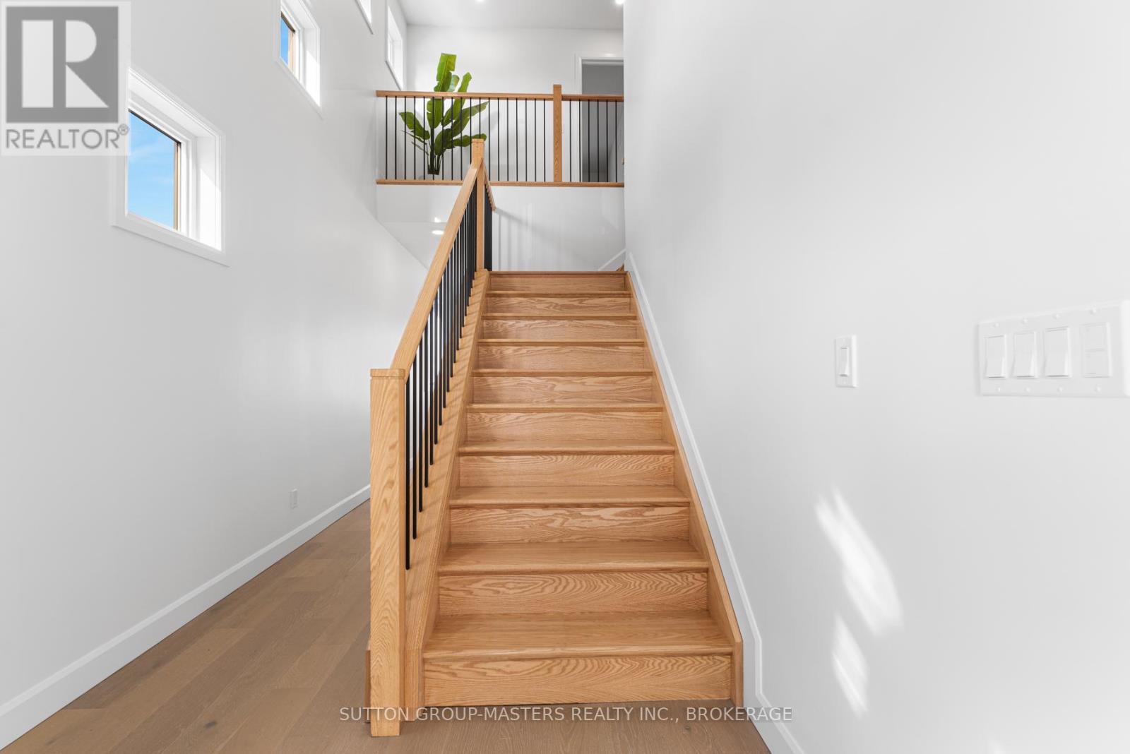 204 Superior Drive, Loyalist, Ontario  K7N 0E8 - Photo 4 - X12185008