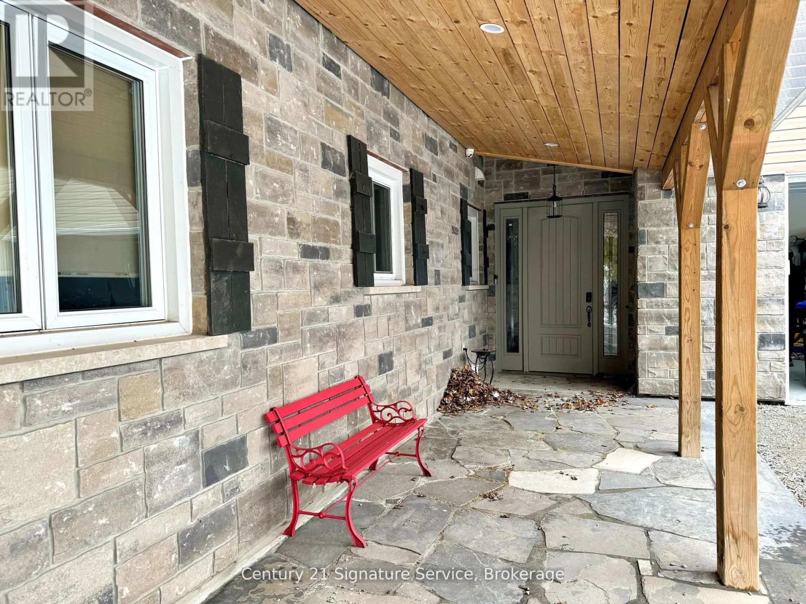 127 Maskinonge Road, Tay, Ontario  L0K 2A0 - Photo 5 - S12184865