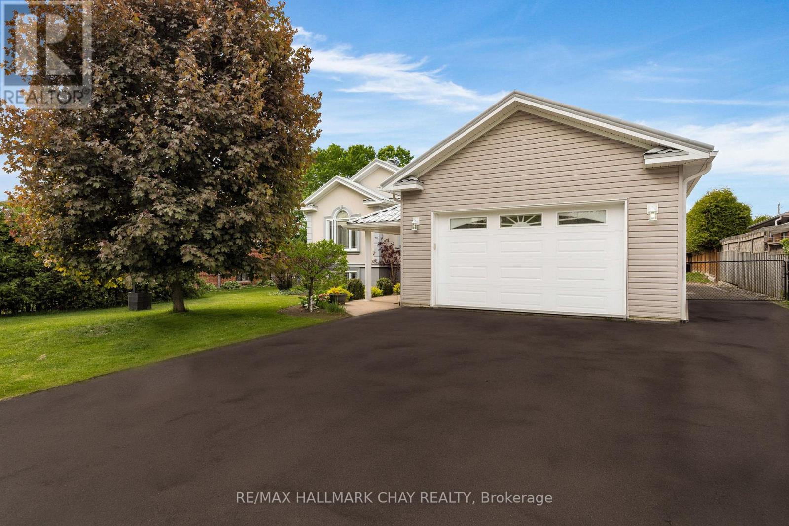 24 Mckenzie Street, Tiny, Ontario  L0L 2T0 - Photo 2 - S12184907