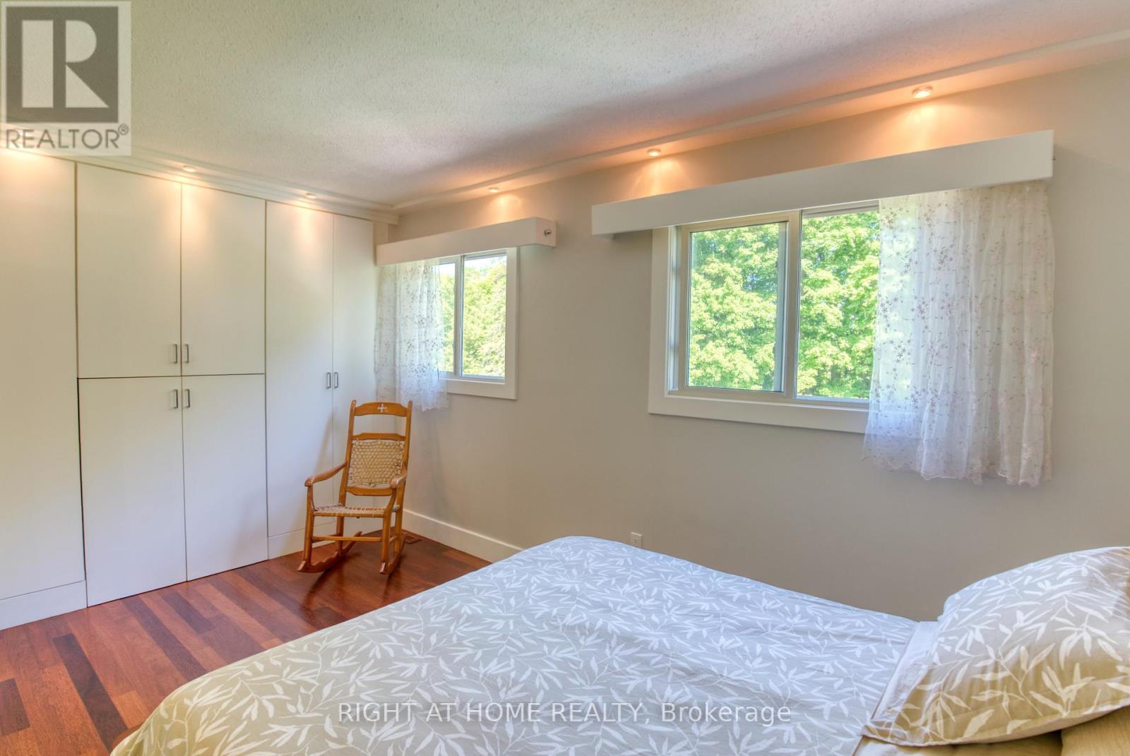 227 Teal Crescent, Ottawa, Ontario  K1E 2C3 - Photo 16 - X12184999