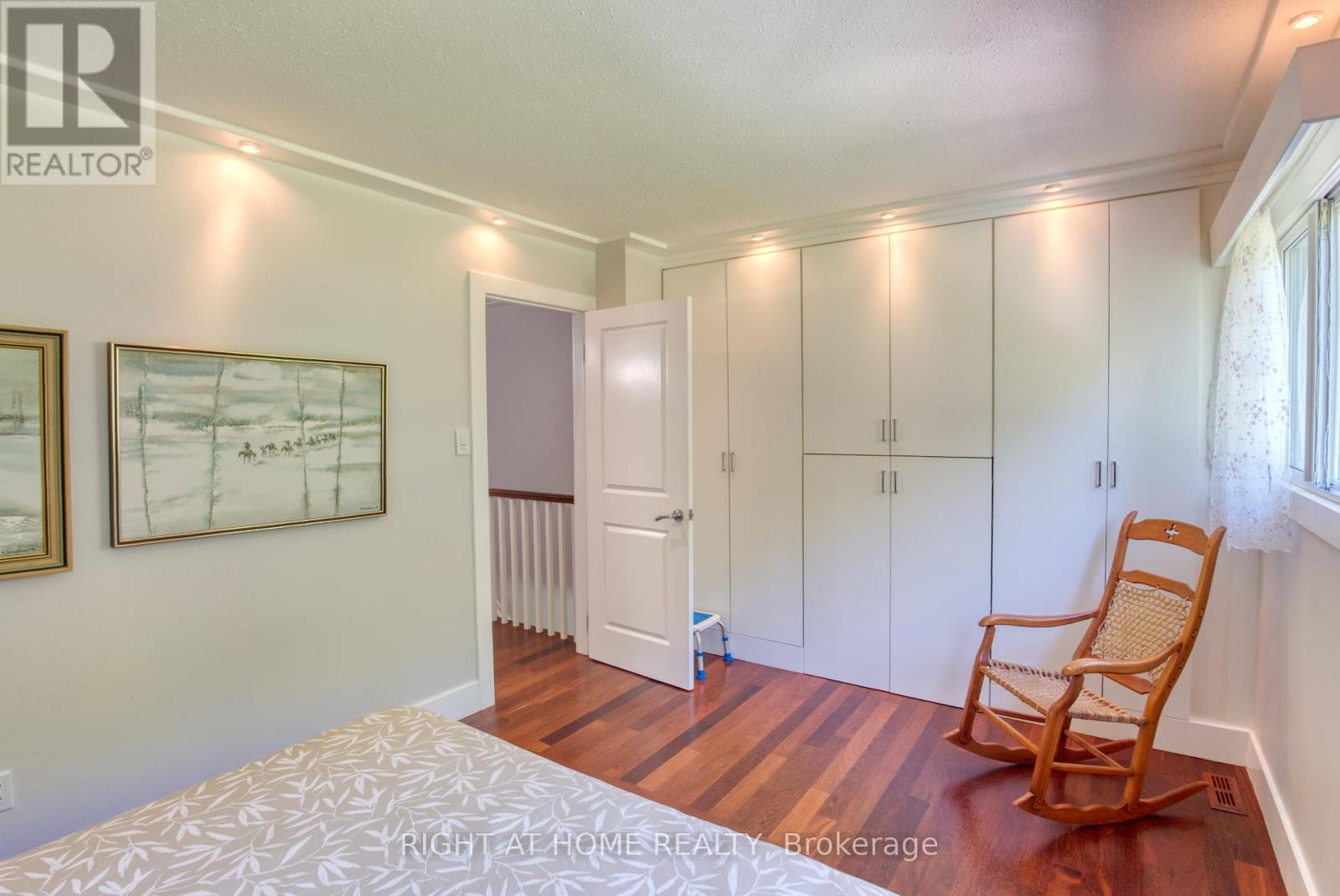 227 Teal Crescent, Ottawa, Ontario  K1E 2C3 - Photo 17 - X12184999