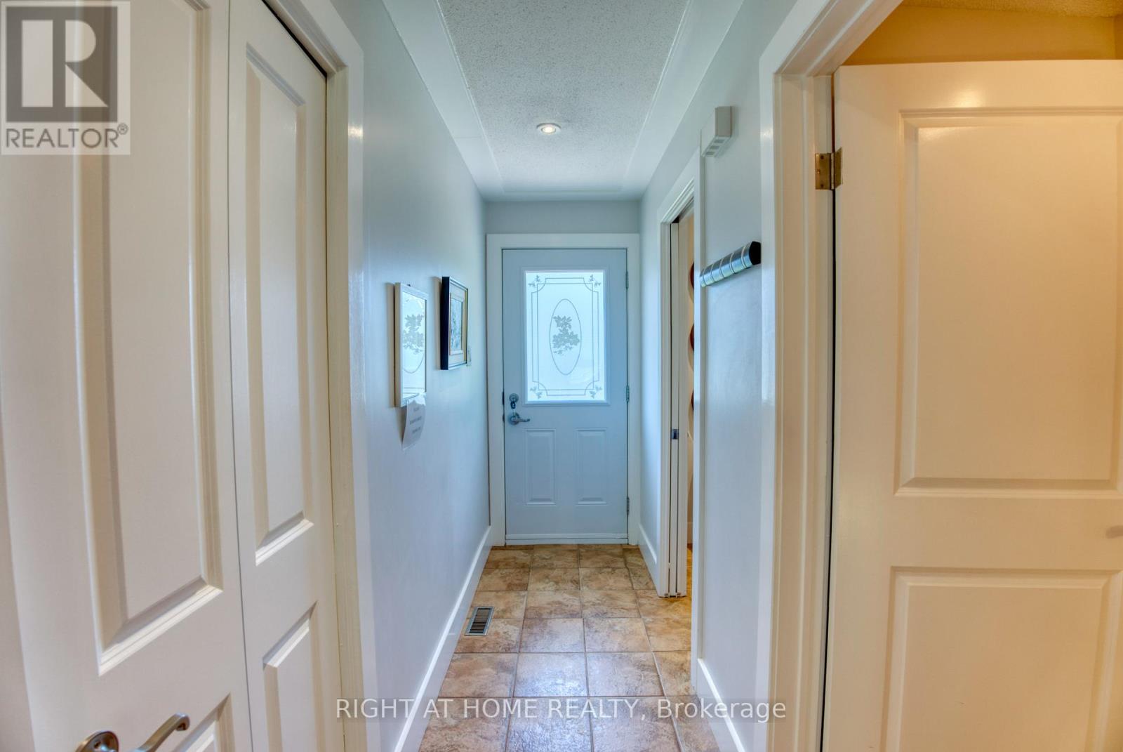227 Teal Crescent, Ottawa, Ontario  K1E 2C3 - Photo 2 - X12184999
