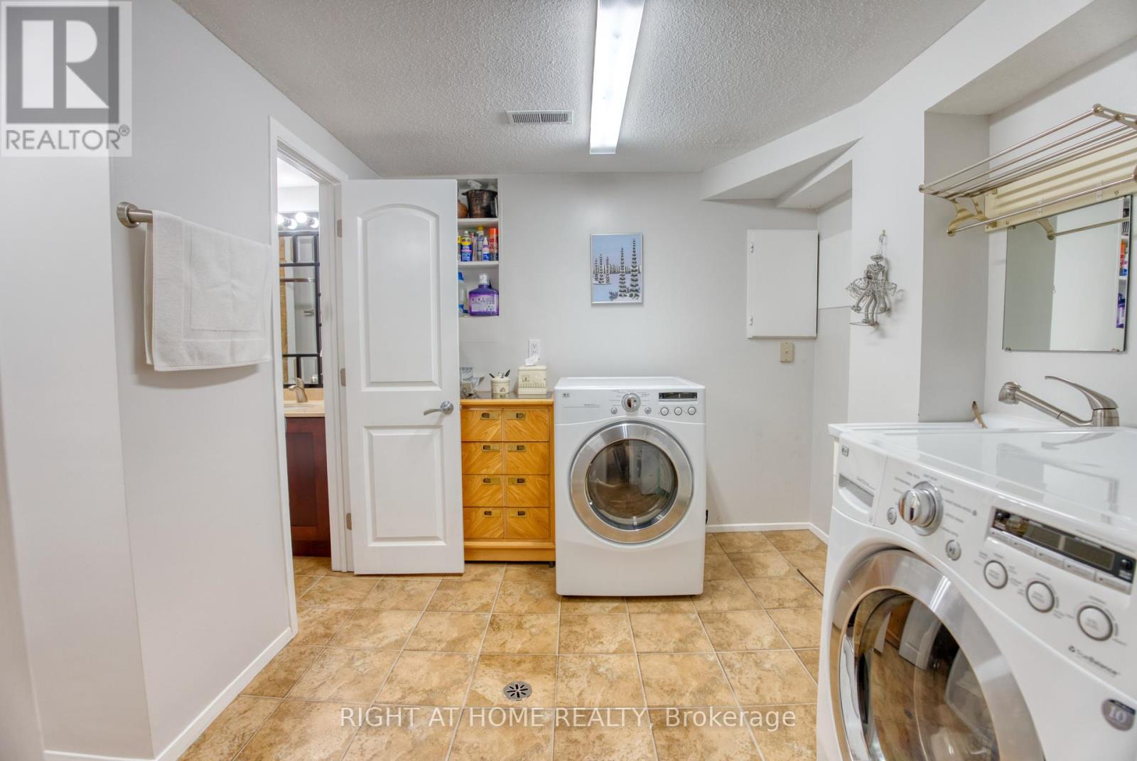 227 Teal Crescent, Ottawa, Ontario  K1E 2C3 - Photo 26 - X12184999