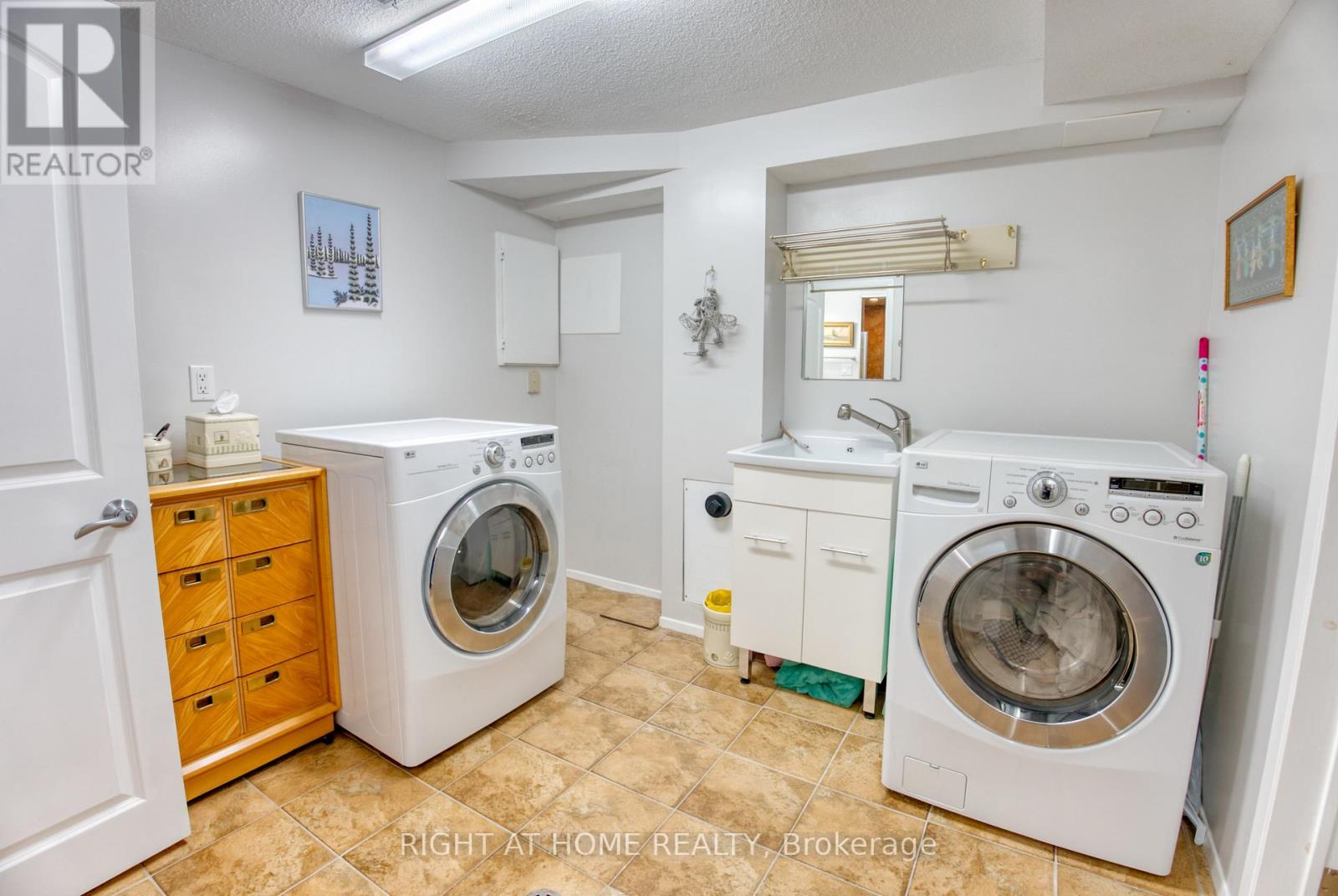 227 Teal Crescent, Ottawa, Ontario  K1E 2C3 - Photo 27 - X12184999