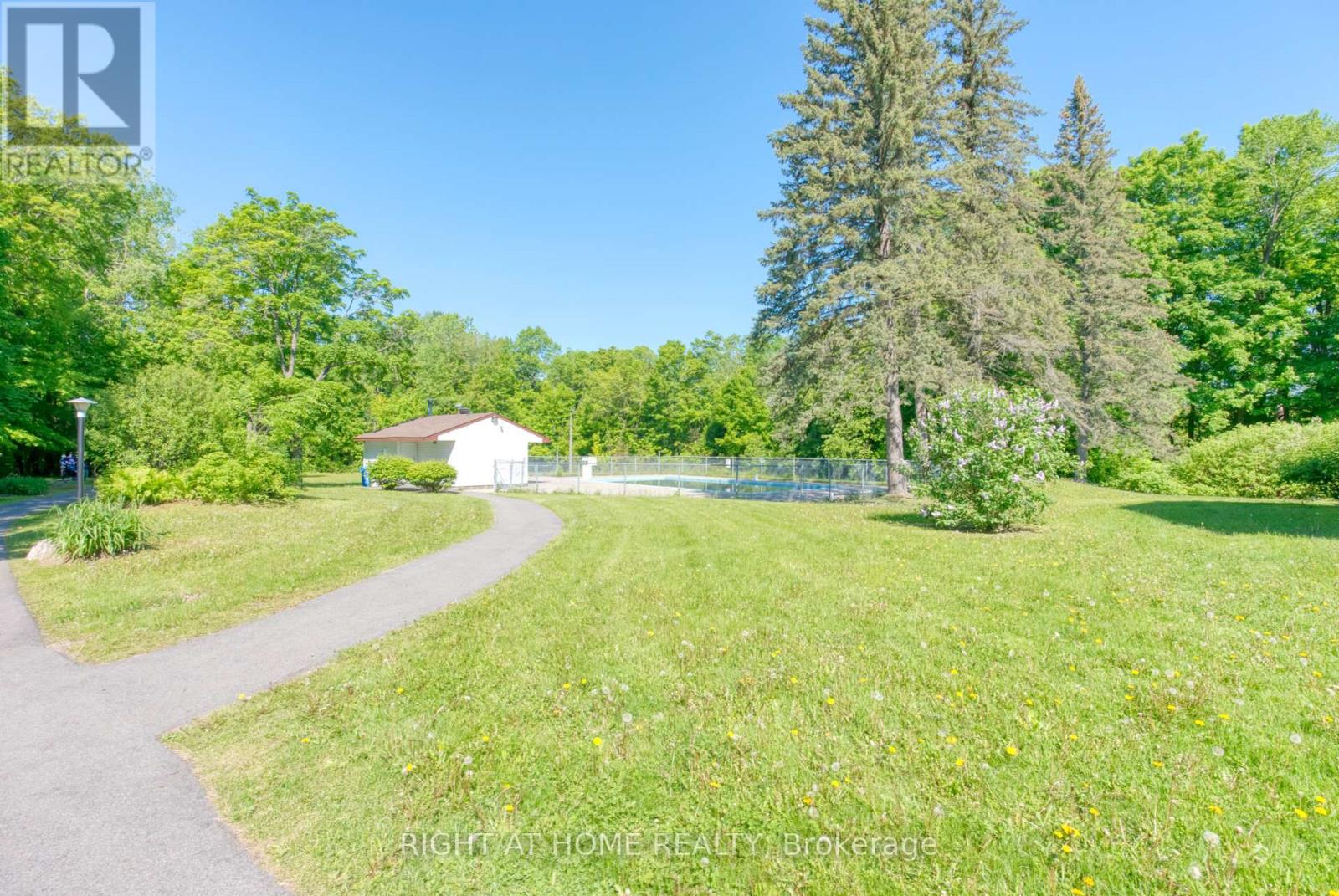 227 Teal Crescent, Ottawa, Ontario  K1E 2C3 - Photo 30 - X12184999