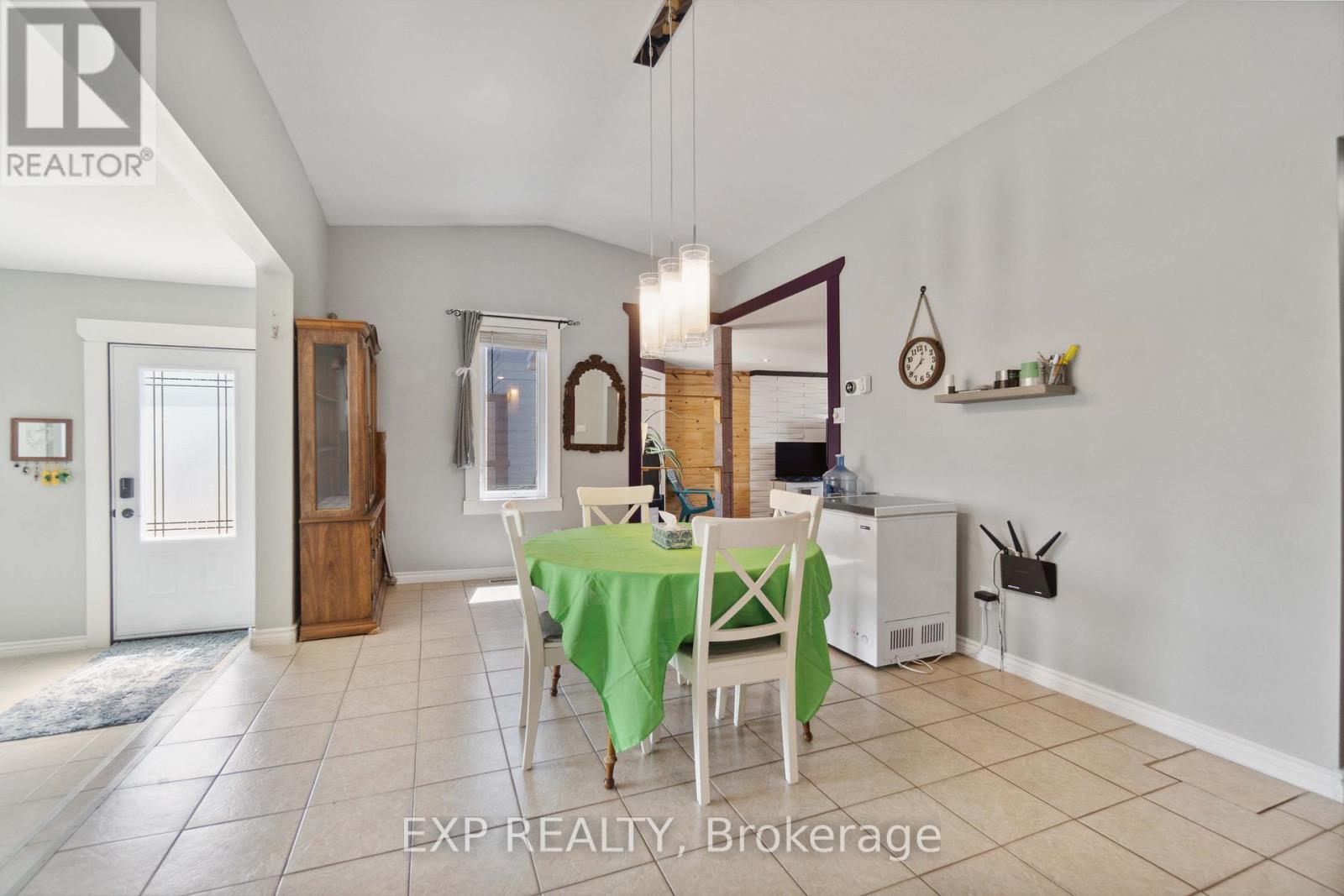 636 County Road 9, Alfred And Plantagenet, Ontario  K0B 1L0 - Photo 3 - X12185015