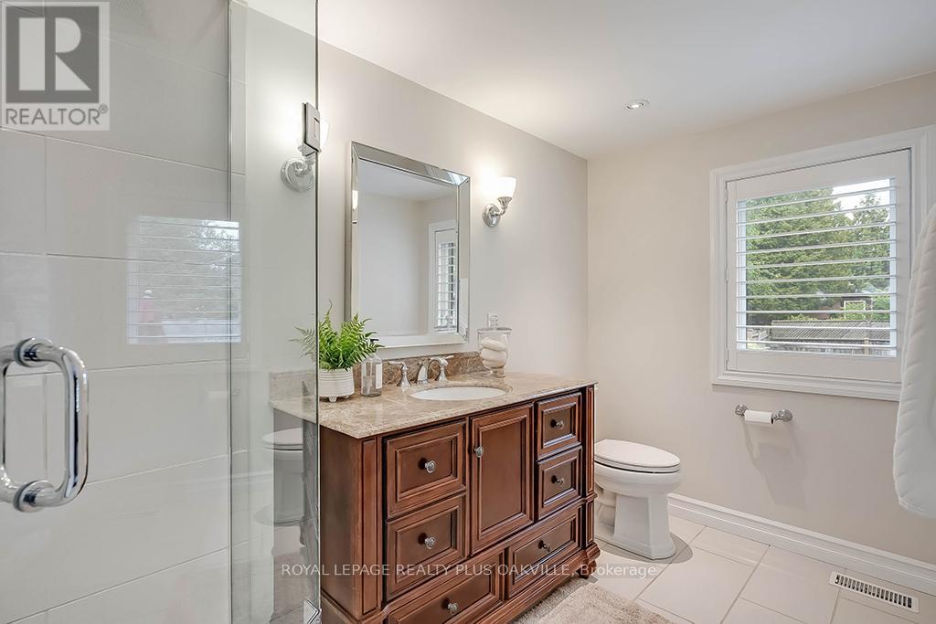 213 Mohawk Road, Oakville, Ontario  L6L 2Z1 - Photo 9 - W12184785