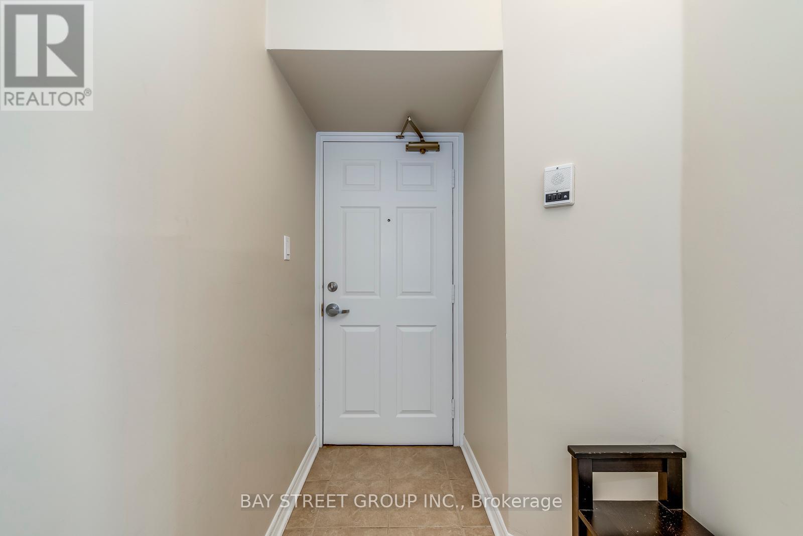 216 - 1480 Bishops Gate, Oakville, Ontario  L6M 4N4 - Photo 2 - W12184801