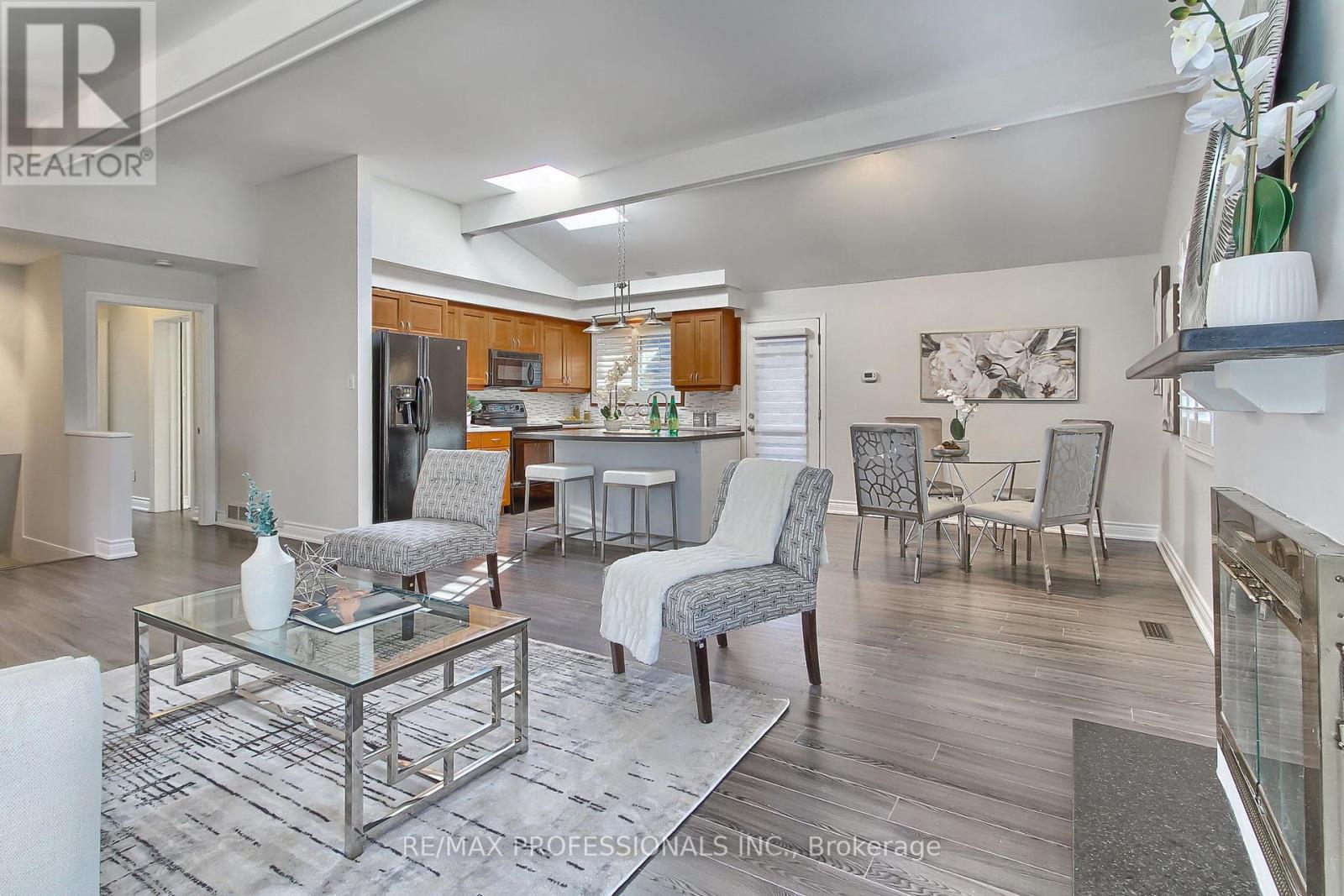 425 Canterbury Crescent, Oakville, Ontario  L6J 5K8 - Photo 10 - W12184848