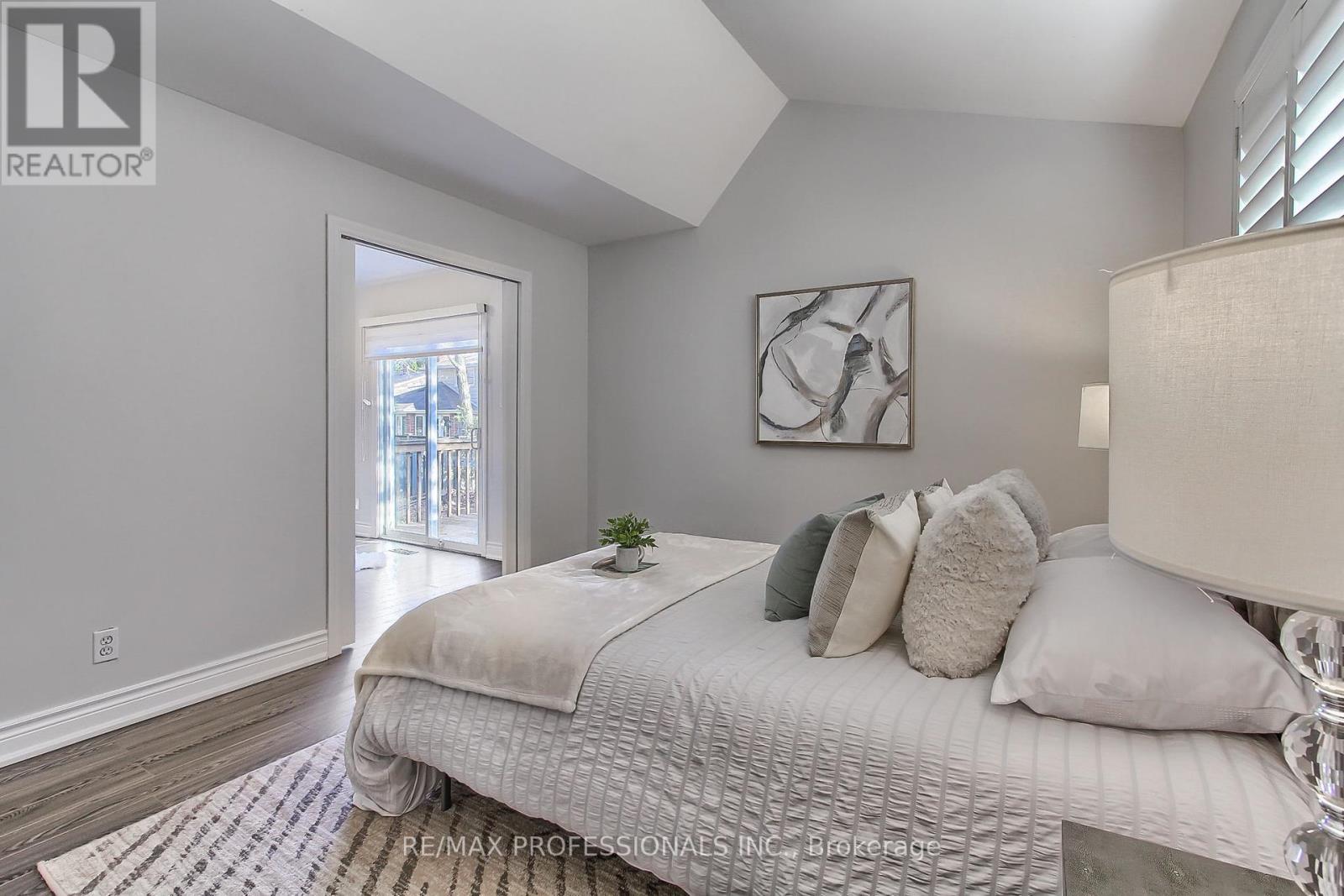 425 Canterbury Crescent, Oakville, Ontario  L6J 5K8 - Photo 24 - W12184848