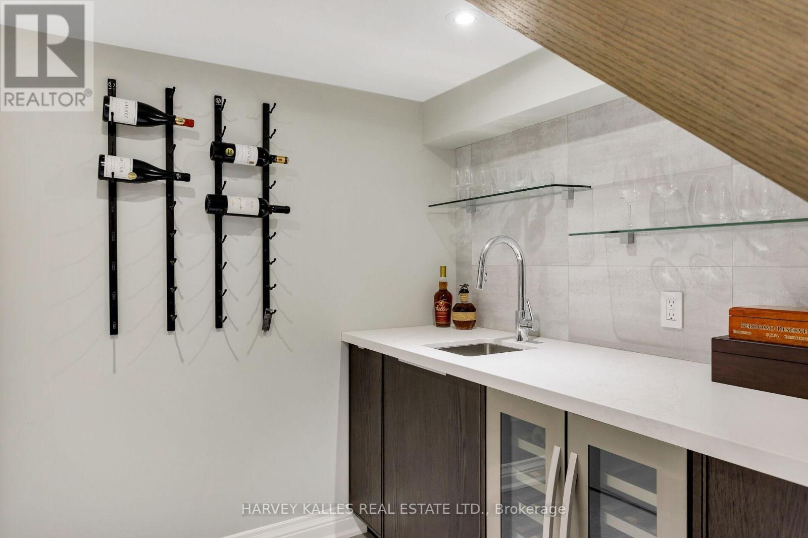 4673 Dundas Street W, Toronto, Ontario  M9A 1A4 - Photo 37 - W12184849