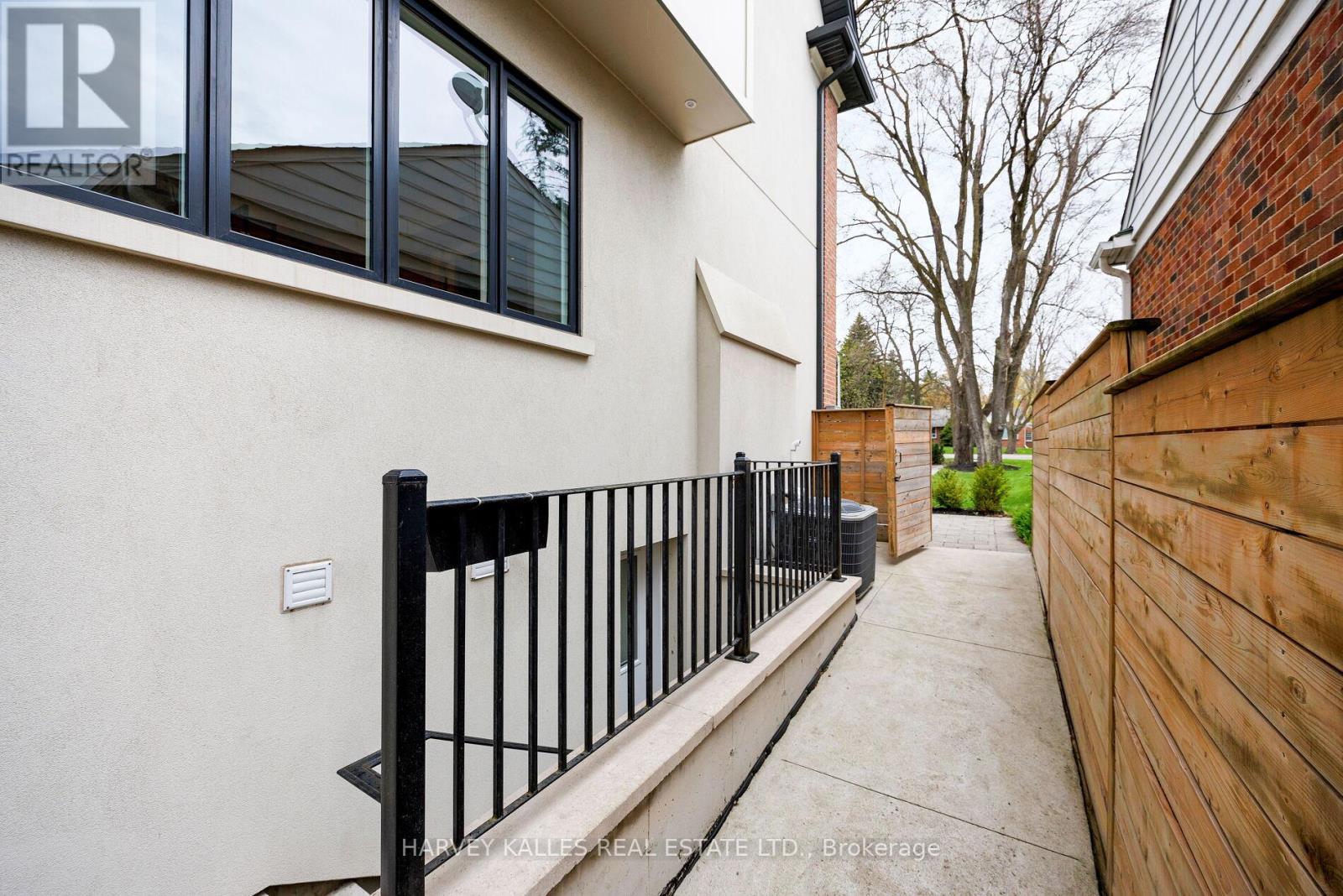 4673 Dundas Street W, Toronto, Ontario  M9A 1A4 - Photo 42 - W12184849