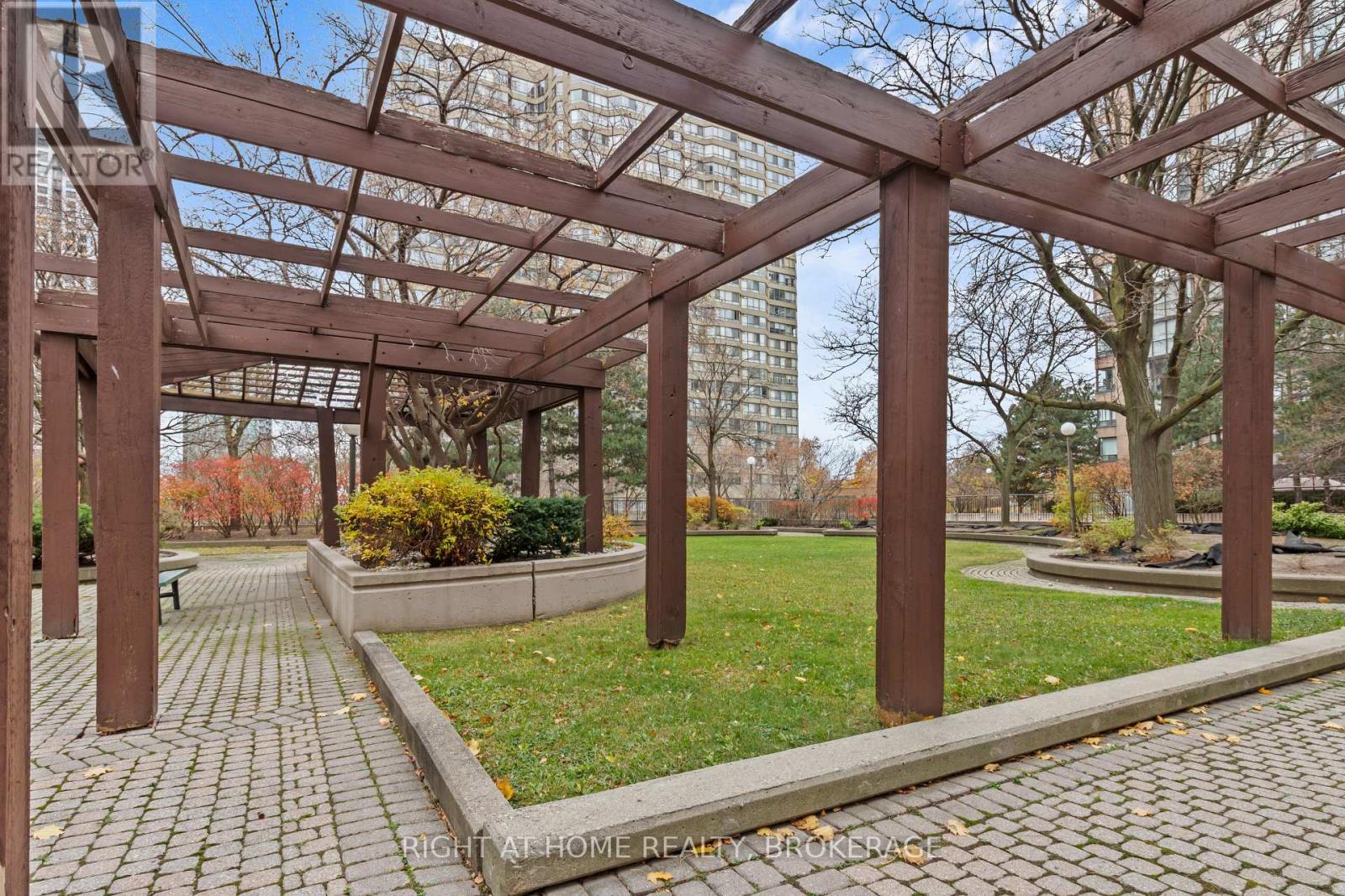 2004 - 285 Enfield Place, Mississauga, Ontario  L5B 3Y6 - Photo 12 - W12184852
