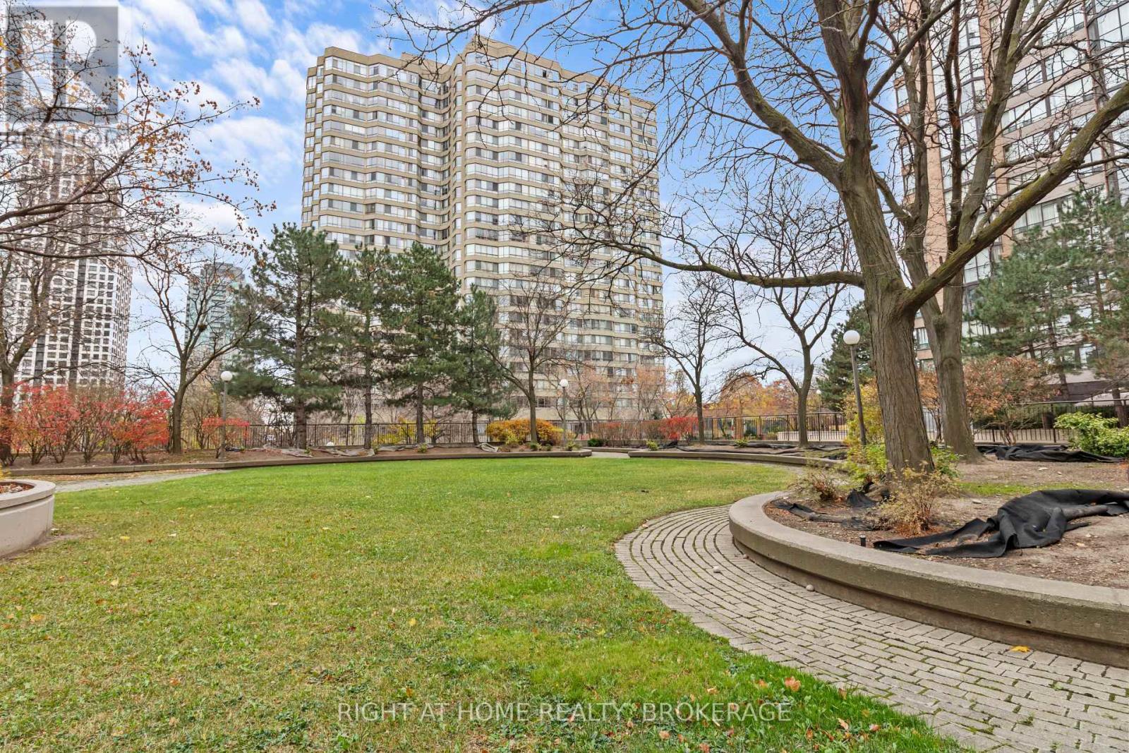 2004 - 285 Enfield Place, Mississauga, Ontario  L5B 3Y6 - Photo 13 - W12184852