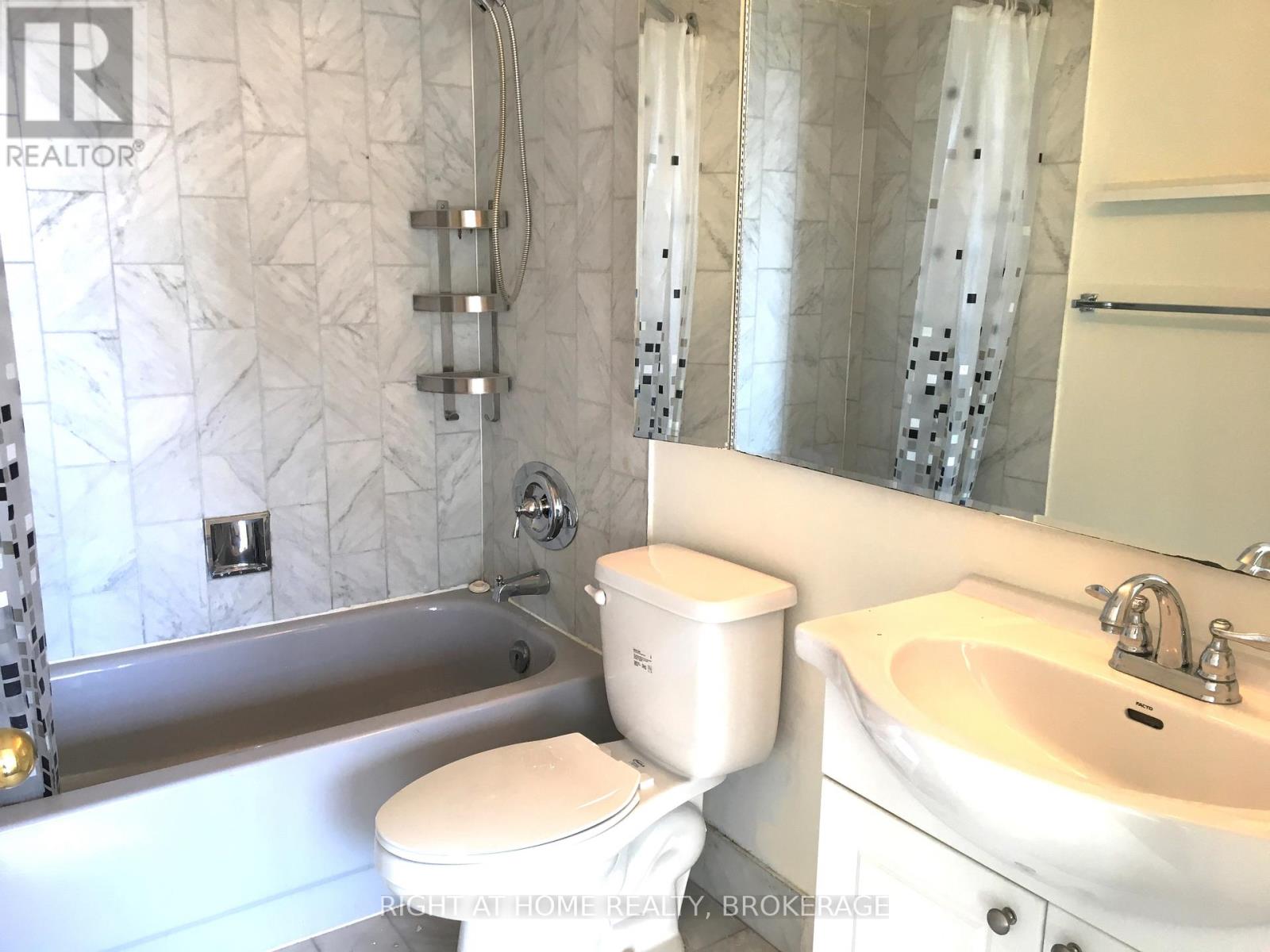 2004 - 285 Enfield Place, Mississauga, Ontario  L5B 3Y6 - Photo 6 - W12184852